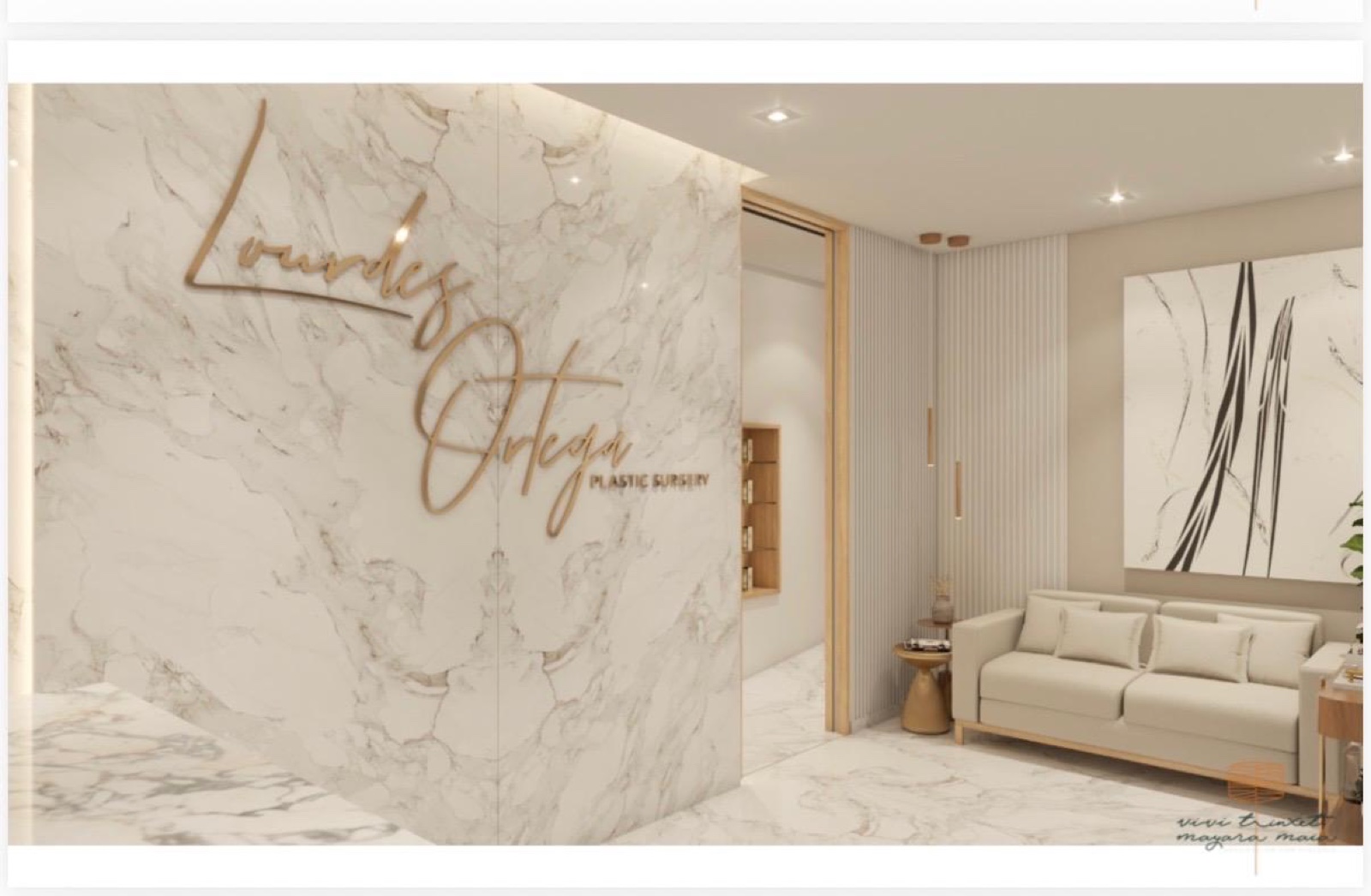 Lobby del consultorio de la Dra. Lourdes Ortega en Santa Fe — pared de mármol con la firma 'Lourdes Ortega · Plastic Surgery'